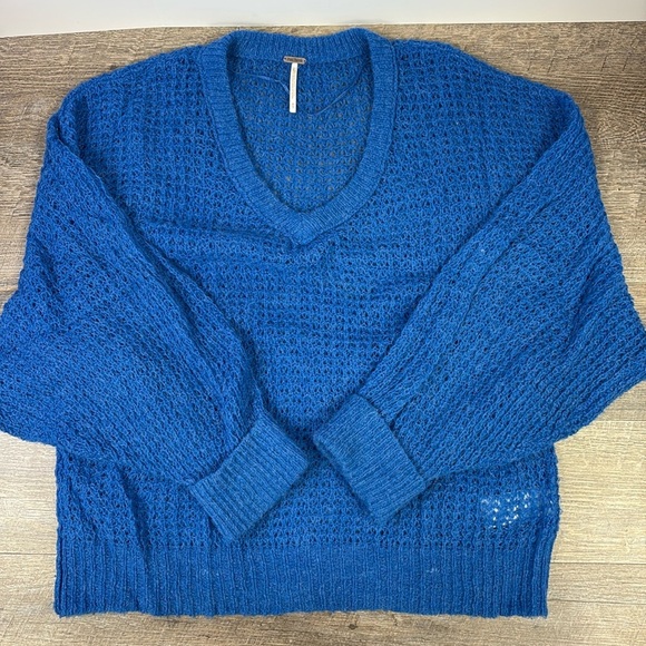 Free People LULU Oversize V-Neck Sweater -Parrot Blue XS - Picture 2 of 8